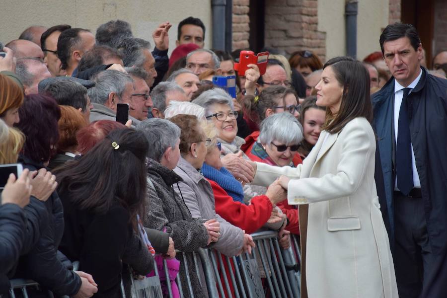 'Angeli' ya está en marcha en Lerma. La Reina Doña Letizia ha inaugurado esta mañana la XXIV exposición de Las Edades del Hombre, 'Angeli', un referente nacional e internacional y uno de los proyectos culturales, patrimoniales y turísticos más emblemáticos de la Comunidad. En esta ocasión, la exposición se acerca a la Villa Ducal, catalogada como uno de los pueblos más bonitos de España, y convertirá a la comarca del Arlanza en un referente cultural y turístico internacional.