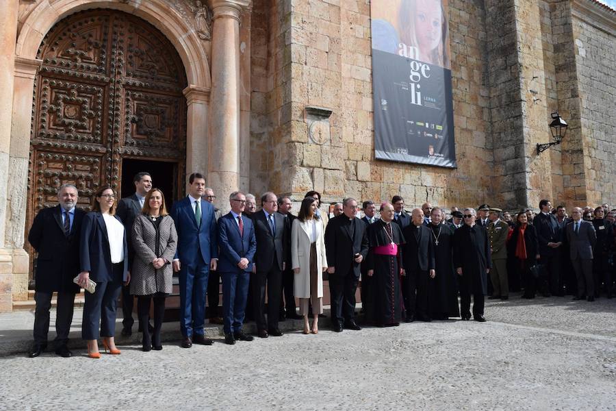 'Angeli' ya está en marcha en Lerma. La Reina Doña Letizia ha inaugurado esta mañana la XXIV exposición de Las Edades del Hombre, 'Angeli', un referente nacional e internacional y uno de los proyectos culturales, patrimoniales y turísticos más emblemáticos de la Comunidad. En esta ocasión, la exposición se acerca a la Villa Ducal, catalogada como uno de los pueblos más bonitos de España, y convertirá a la comarca del Arlanza en un referente cultural y turístico internacional.