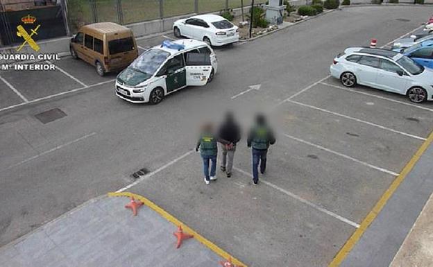 Dos detenidos por matar a un hombre que los reprendió por conducir a toda velocidad