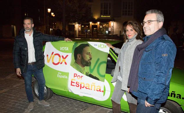 Vox inició su campaña en la Plaza de la Libertad. 