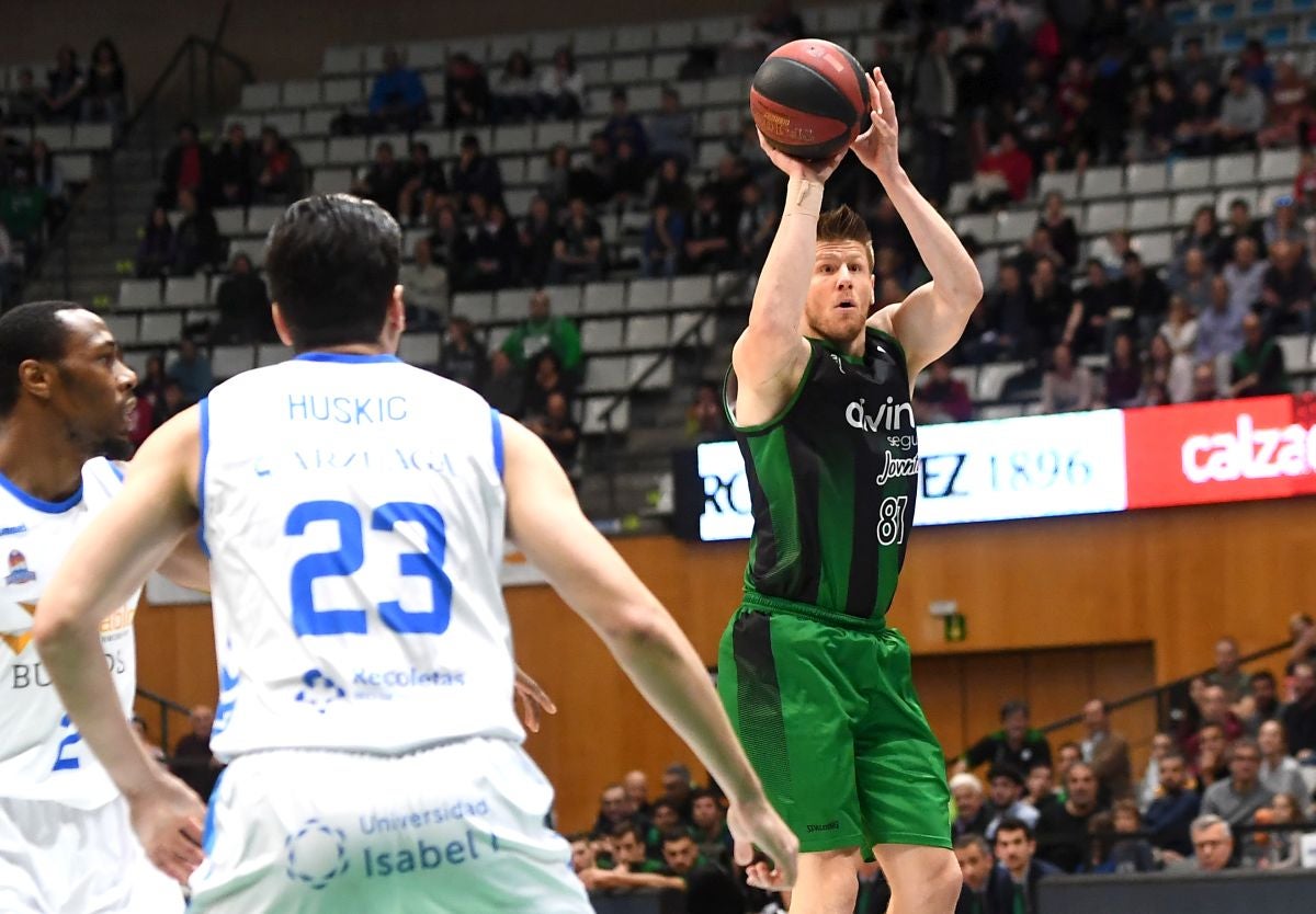 Una selección de las mejores imágenes del encuentro disputado por el San Pablo Burgos en Badalona.