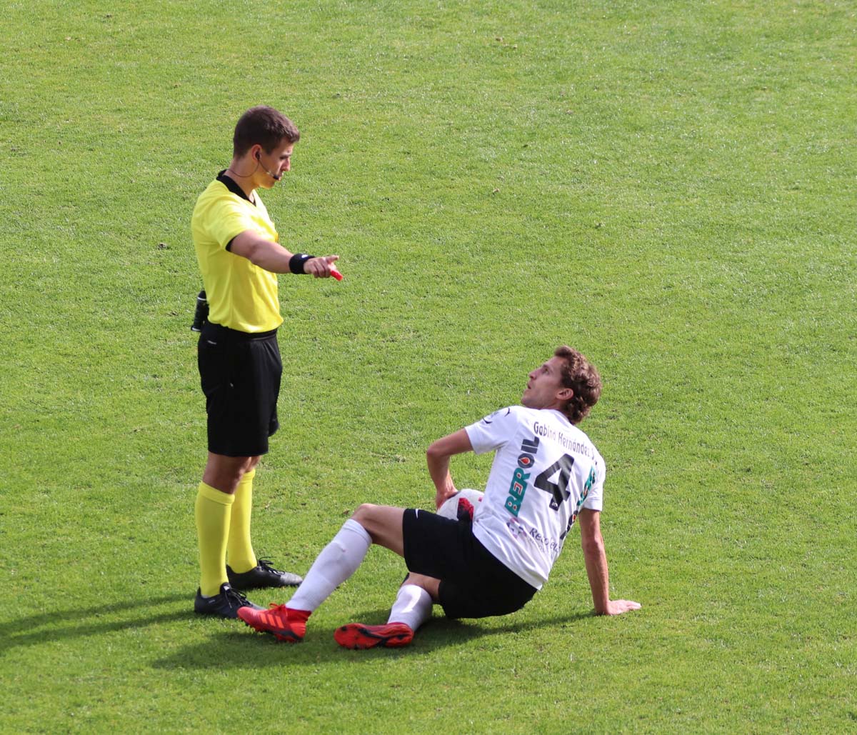 Una selección de las mejores imagenes del partido entre el Burgos CF y la Cultural Leonesa disputado en El Plantío.