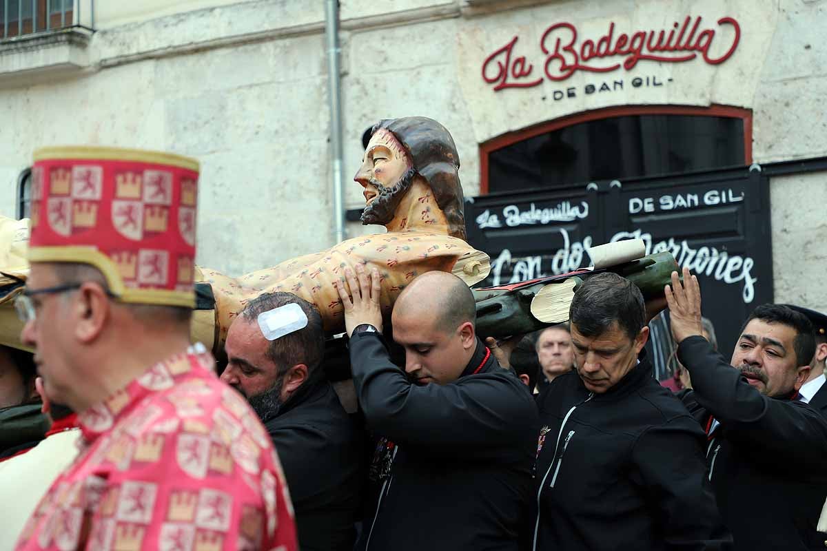 Fotos: Dolor con la caída y rotura de la imagen del Santísimo Cristo de Burgos