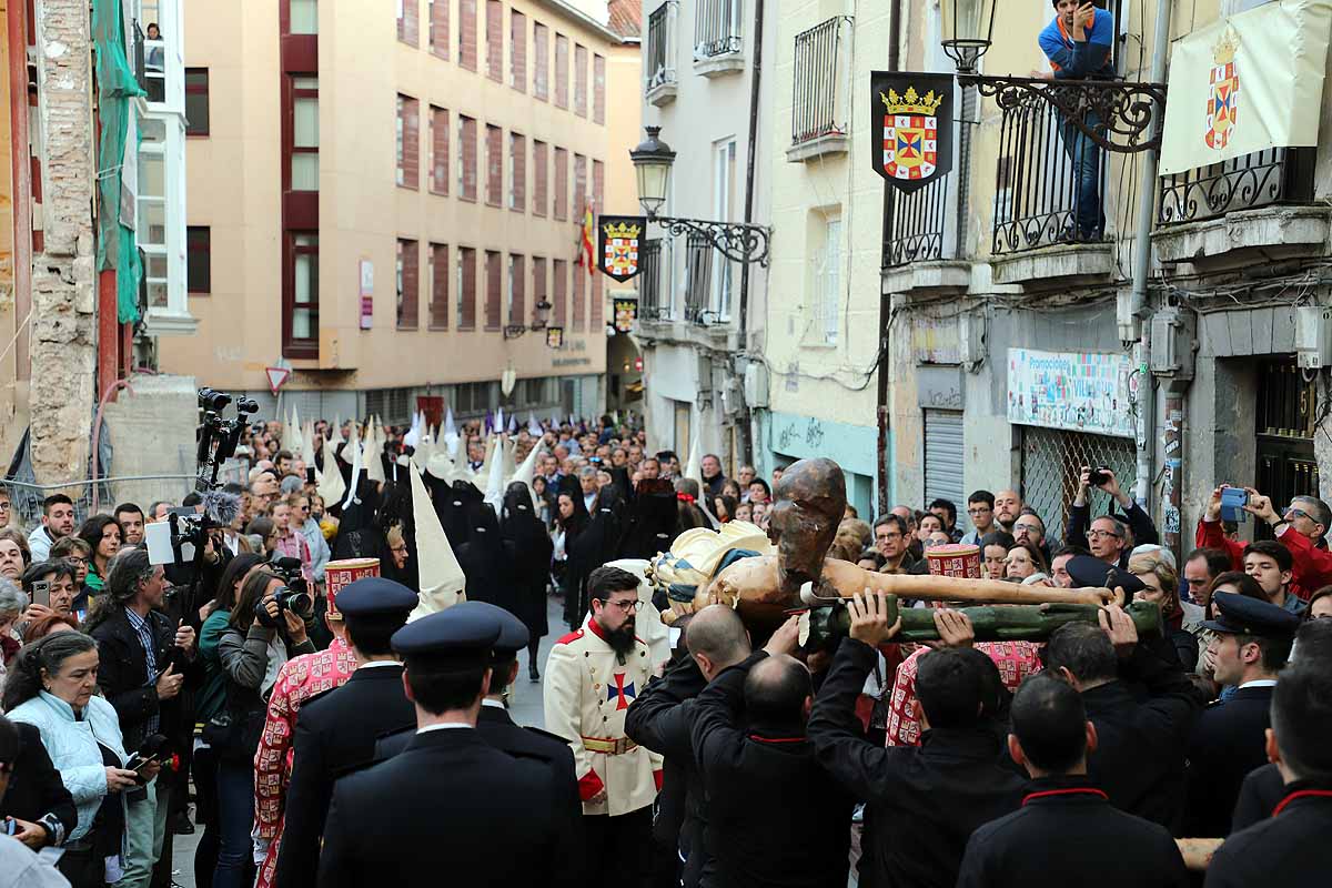 Fotos: Dolor con la caída y rotura de la imagen del Santísimo Cristo de Burgos