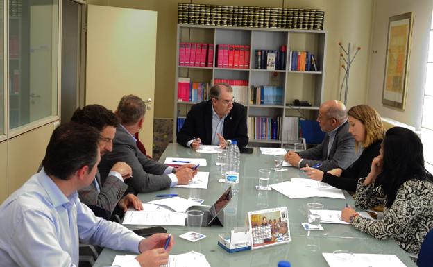 Reunión de miembros de FAE con representantes de Ciudadanos. 