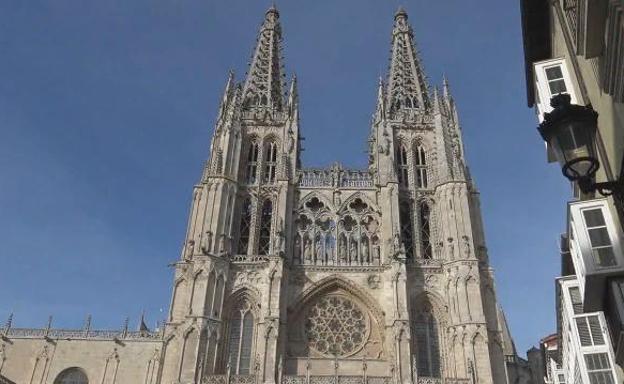 Las campanas de la Catedral de Burgos han repicado a la hora en la que comenzó el incendio de la catedral parisina. 