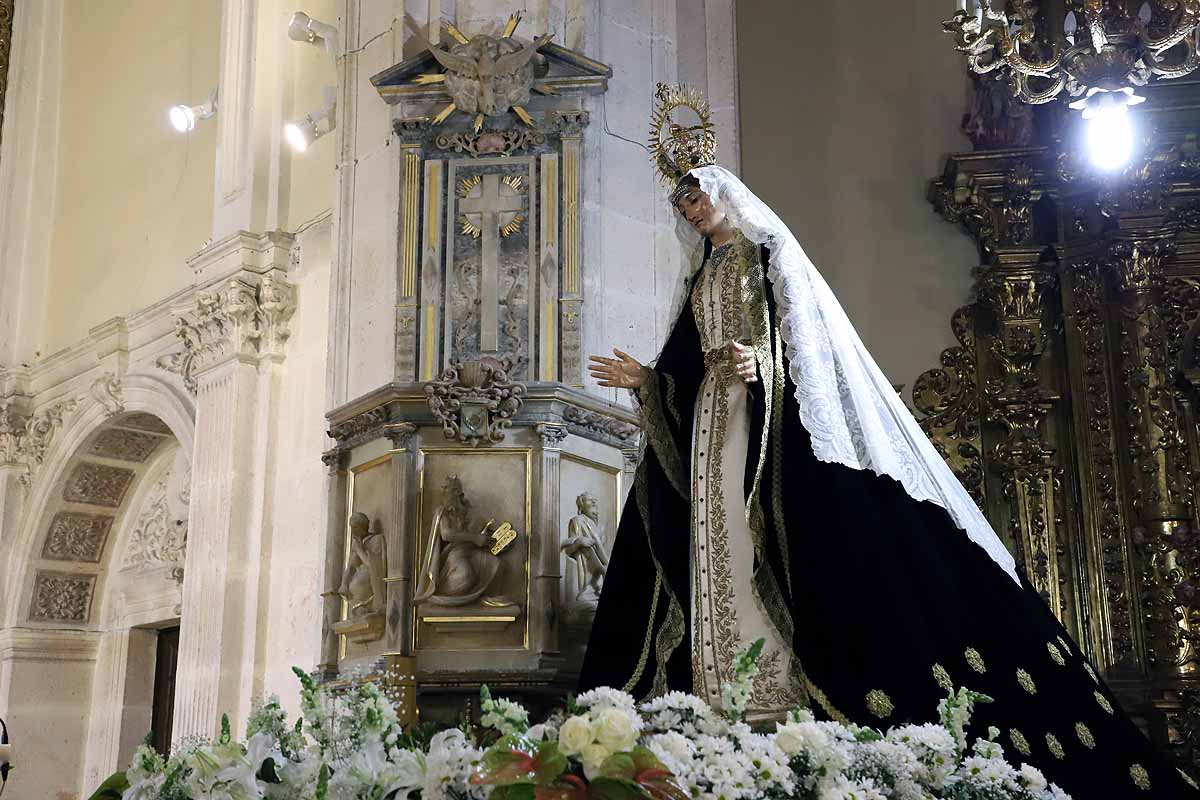 Fotos: Procesión de la virgen del Amor Hermoso y el Misterio de la Coronación de Espinas