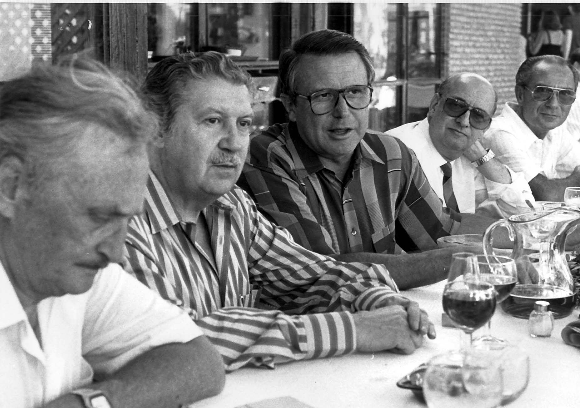 1988. Con amigos de La Espiga, durante la Feria.