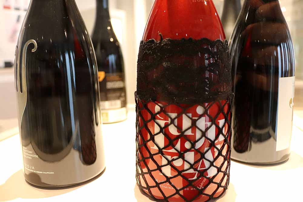 El Centro de Recepción de Turistas de Burgos inaugura esta Semana Santa dos espacios expositivos dedicados al mundo del vino y a l arte de las vidrieras, con Burgos como protagonista