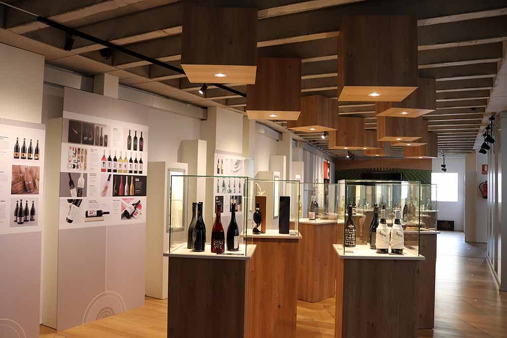 El Centro de Recepción de Turistas de Burgos inaugura esta Semana Santa dos espacios expositivos dedicados al mundo del vino y a l arte de las vidrieras, con Burgos como protagonista