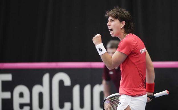 Carla Suárez celebra un punto frente a la belga Van Uytvanck. 