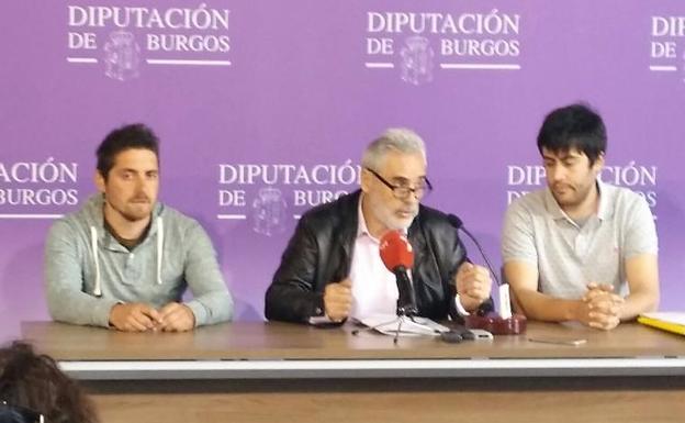 Raúl García, a la izquierda en la fotografía, y Javier Perujo, a la derecha, en una rueda de prensa en la Diputación. 