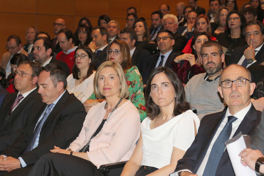 Maite Zamorano, directora de control de gestión de El Nortede Castilla, recibe el premio a mejor directivo en el área financiera.