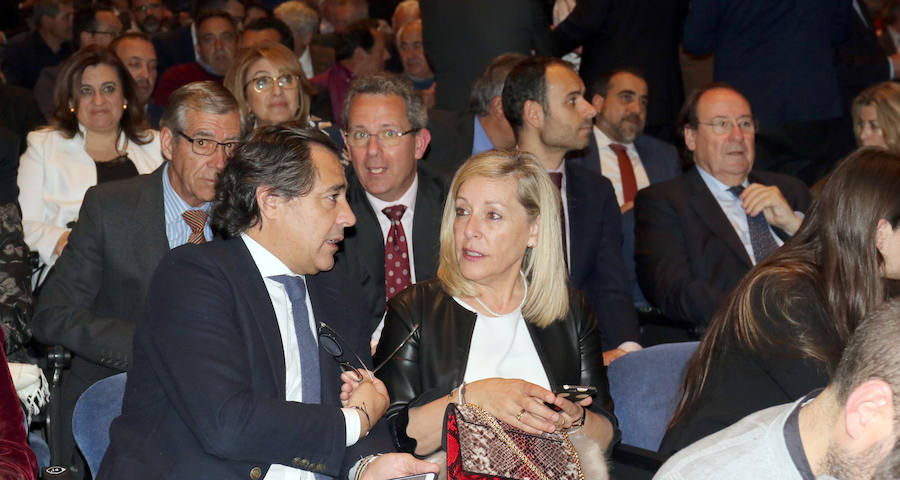 Maite Zamorano, directora de control de gestión de El Nortede Castilla, recibe el premio a mejor directivo en el área financiera.