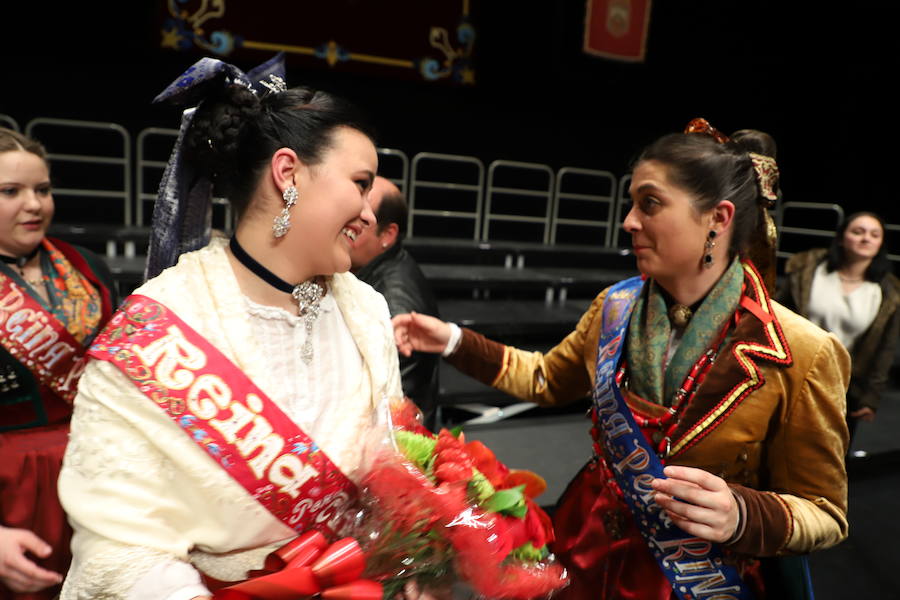 Burgos ya tiene corte real para las próximas fiestas de San Pedro y San Pablo. La reina mayor de los festejos será Alicia Santamaría González, de la Peña Chamarileros, y la reina infantil, Elena González Alonso, del grupo de danzas burgalesas Tierras del Cid.