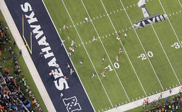 Vista aérea de una final de fútbol americano. 