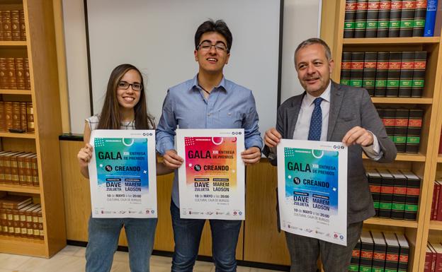 Los organizadores del festival Ángela Rodríguez y Quique Ugarte junto al vicerrector de Cultura, Deporte y Relaciones Institucionales, René J. Payo. 