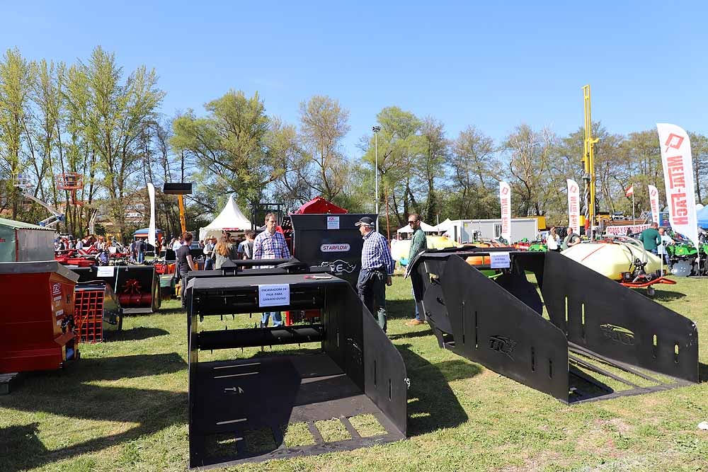 La Villa Ducal de Lerma vive, hasta el próximo 3 de mayo, su Feria de Maquinaria Agrícola con 175 expositores y un buen tiempo que ha llenado de visitantes el recinto ferial en su primera jornada