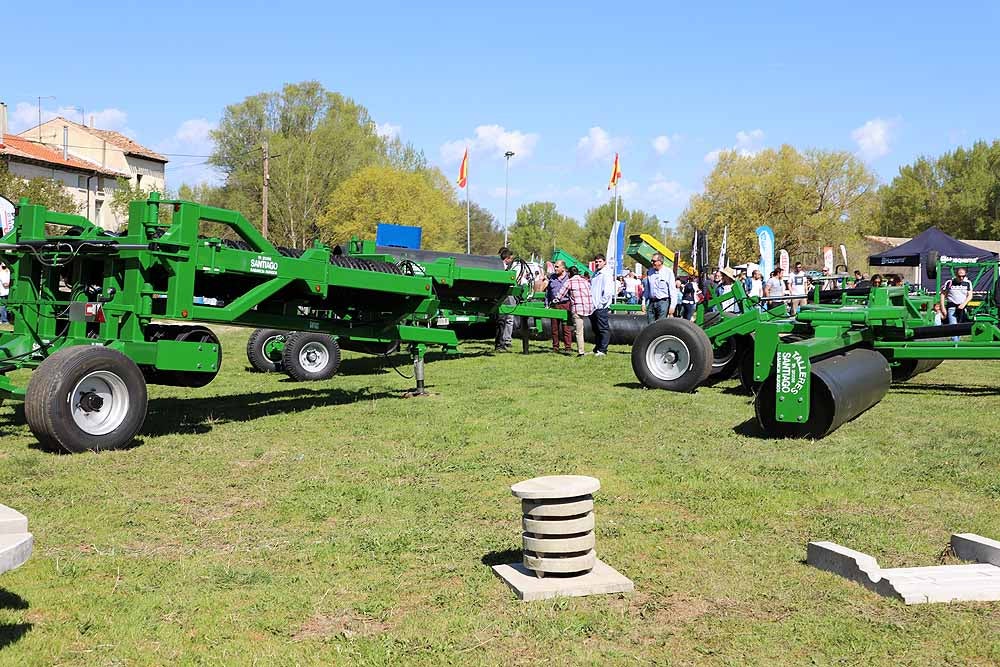 La Villa Ducal de Lerma vive, hasta el próximo 3 de mayo, su Feria de Maquinaria Agrícola con 175 expositores y un buen tiempo que ha llenado de visitantes el recinto ferial en su primera jornada