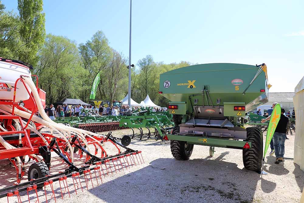 La Villa Ducal de Lerma vive, hasta el próximo 3 de mayo, su Feria de Maquinaria Agrícola con 175 expositores y un buen tiempo que ha llenado de visitantes el recinto ferial en su primera jornada