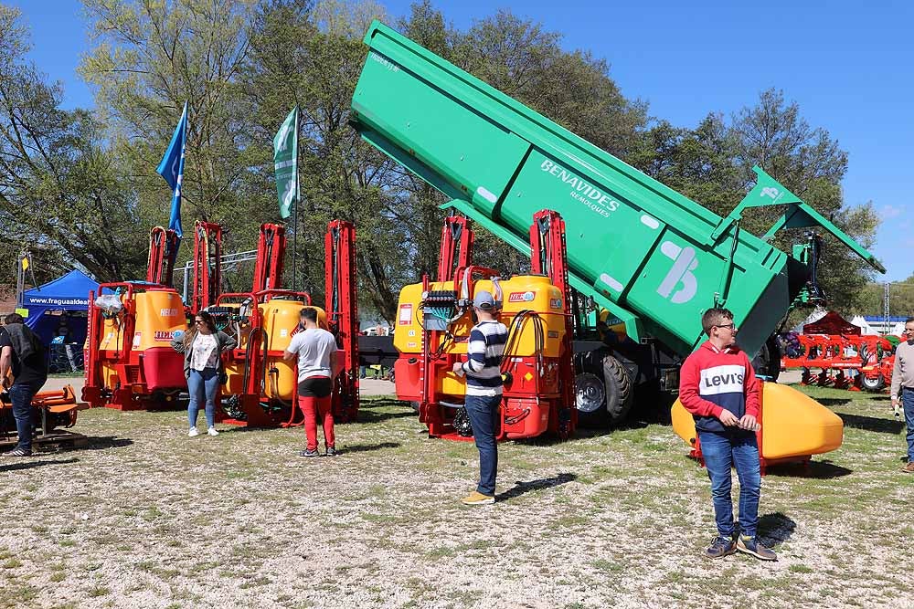 La Villa Ducal de Lerma vive, hasta el próximo 3 de mayo, su Feria de Maquinaria Agrícola con 175 expositores y un buen tiempo que ha llenado de visitantes el recinto ferial en su primera jornada