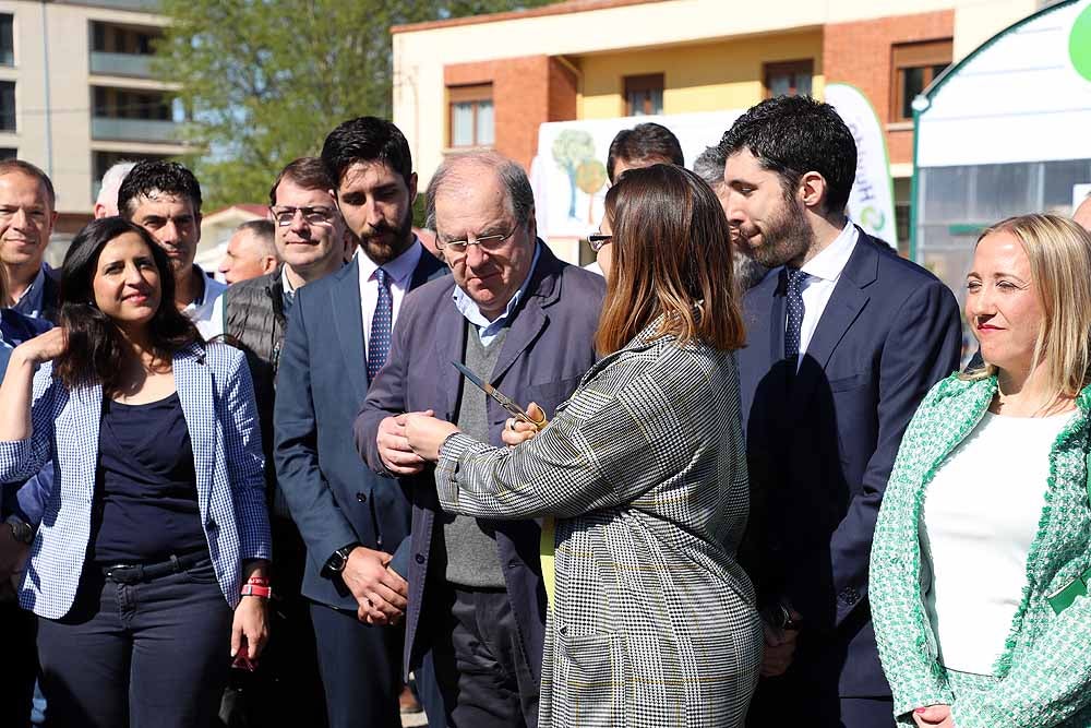 El presidente de la Junta, Juan Vicente Herrera, ha inaugurado la feria pero ha estado acompañado de políticos locales y provinciales, además de los candidatos a la Junta Alfonso Fernández Mañueco y Francisco Igea