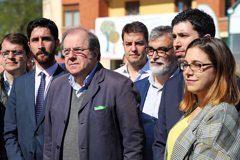 El presidente de la Junta, Juan Vicente Herrera, ha inaugurado la feria pero ha estado acompañado de políticos locales y provinciales, además de los candidatos a la Junta Alfonso Fernández Mañueco y Francisco Igea