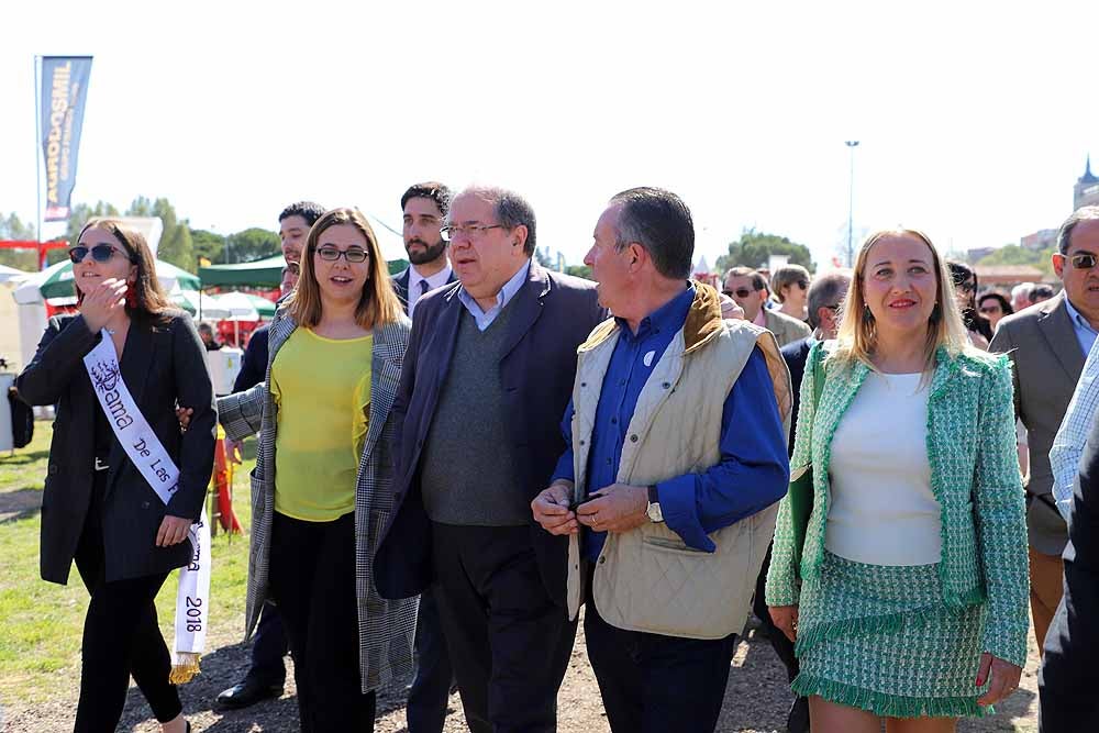 El presidente de la Junta, Juan Vicente Herrera, ha inaugurado la feria pero ha estado acompañado de políticos locales y provinciales, además de los candidatos a la Junta Alfonso Fernández Mañueco y Francisco Igea