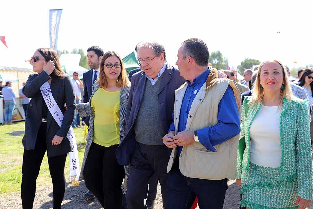 El presidente de la Junta, Juan Vicente Herrera, ha inaugurado la feria pero ha estado acompañado de políticos locales y provinciales, además de los candidatos a la Junta Alfonso Fernández Mañueco y Francisco Igea