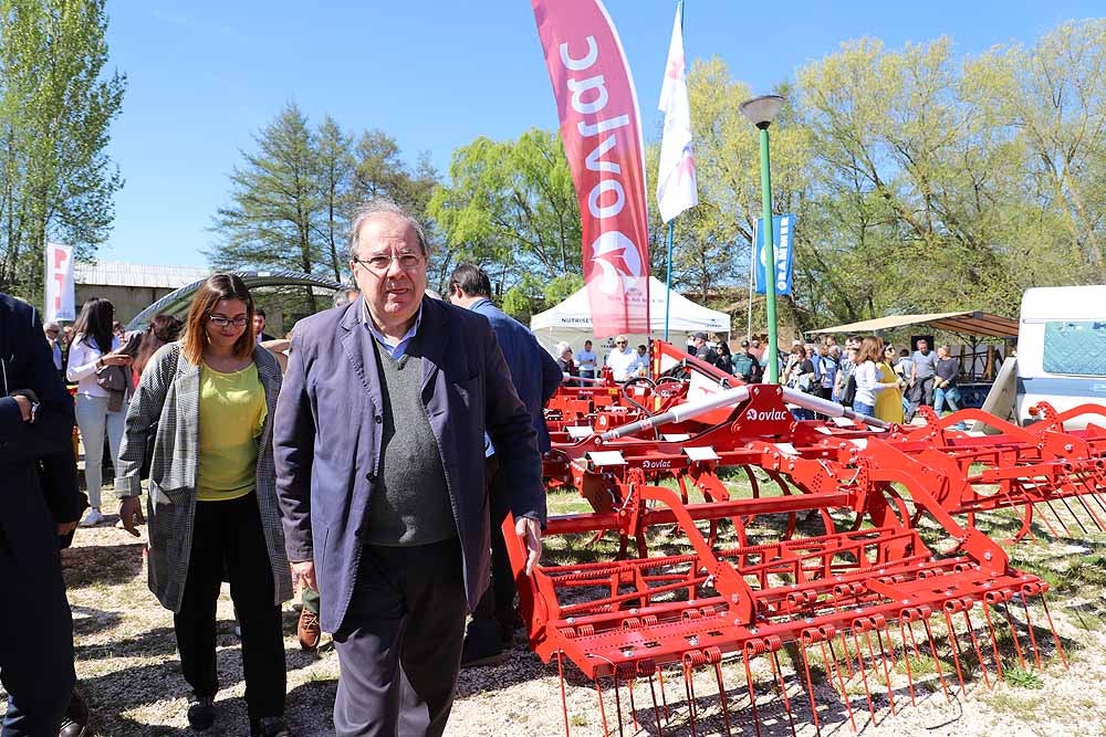 El presidente de la Junta, Juan Vicente Herrera, ha inaugurado la feria pero ha estado acompañado de políticos locales y provinciales, además de los candidatos a la Junta Alfonso Fernández Mañueco y Francisco Igea