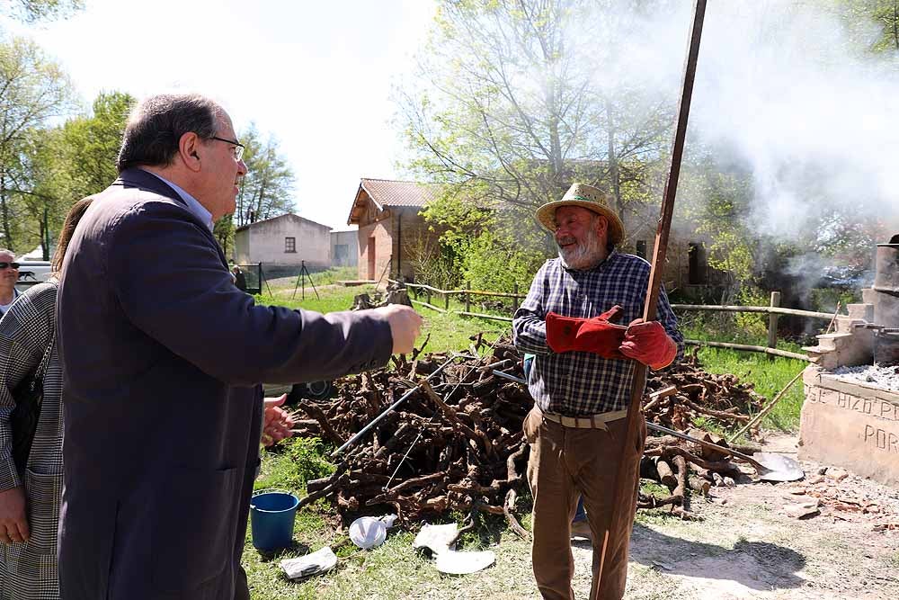 El presidente de la Junta, Juan Vicente Herrera, ha inaugurado la feria pero ha estado acompañado de políticos locales y provinciales, además de los candidatos a la Junta Alfonso Fernández Mañueco y Francisco Igea