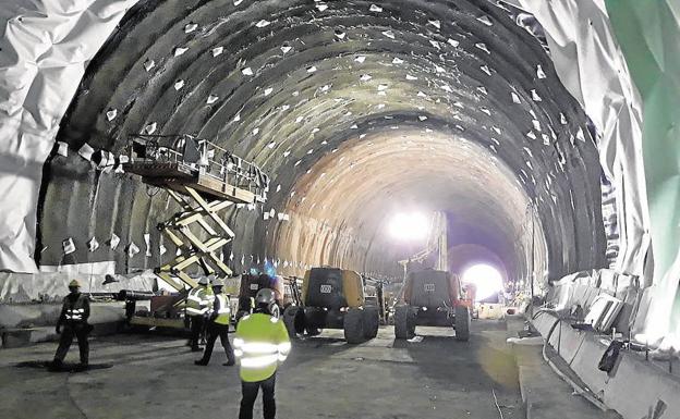 Obras de construcción de la estación del Ave en Sanabria.