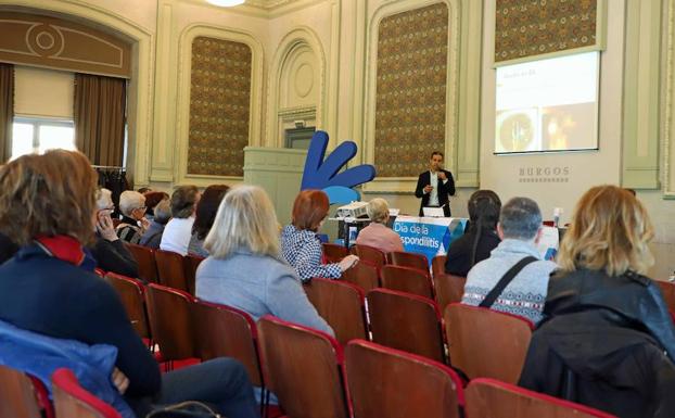 Decenas de personas participan en Burgos en las jornadas sobre la espondilitis anquilosante para acercar esta realidad