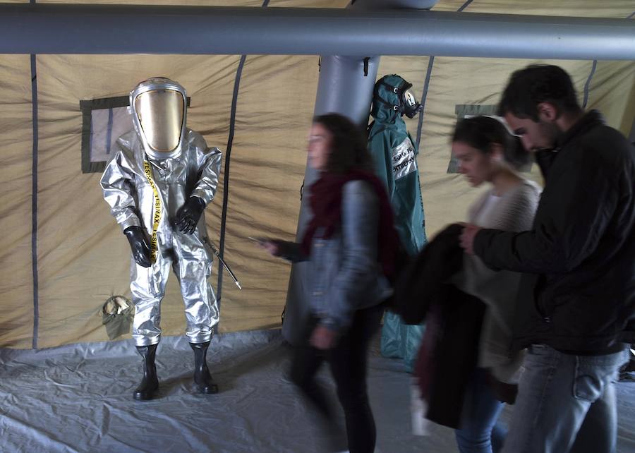 Fotos: La Unidad Militar de Emergencias &#039;combate&#039; contra los riesgos tecnológicos y las armas químicas y biológicas en Expohistórica