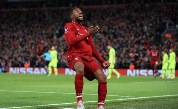 Georginio Wijnaldum celebra su segundo gol al Barça. 