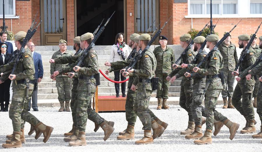 La ministra Robles en la base de Castrillo del Val. 