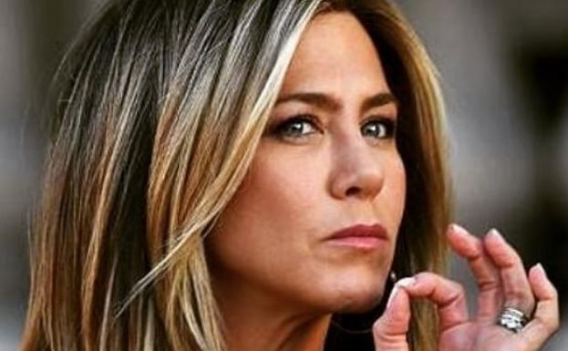 Jennifer Aniston presume de 'topless'