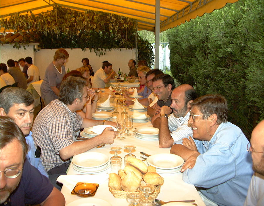 Antonio Trevín, Eduardo Donaire, Alfredo Pérez Rubalcaba, Jaime Lisavetzky, Luis Angel Colunga y Arturo Verano, entre otros, durante una comida entre compañeros-