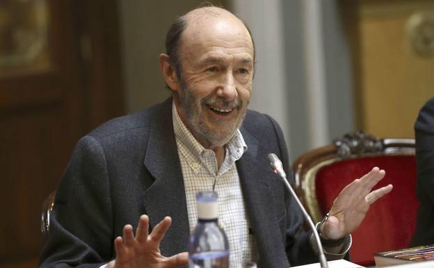 Alfredo Pérez Rubalcaba en la presentación del libro del senador del PSOE, Óscar López en 2018.