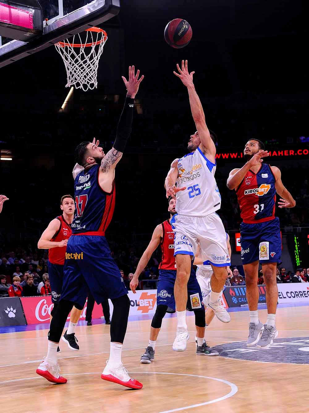 El San Pablo Burgos se ha medido este sábado con el Baskonia en el Fernando Bueso Arena