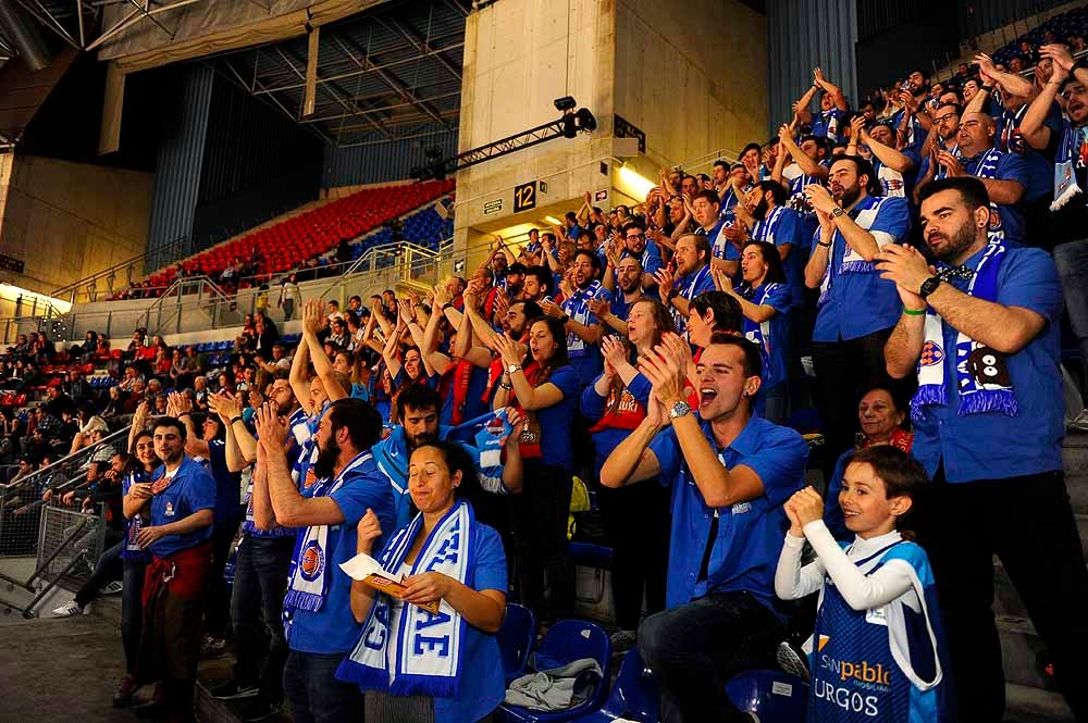 El San Pablo Burgos ha contado con mucha afición burgalesa en su encuentro ante el Baskonia en el Buesa Arena