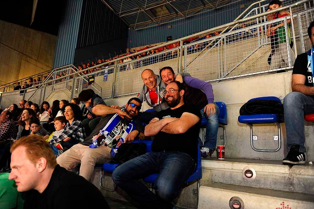 El San Pablo Burgos ha contado con mucha afición burgalesa en su encuentro ante el Baskonia en el Buesa Arena