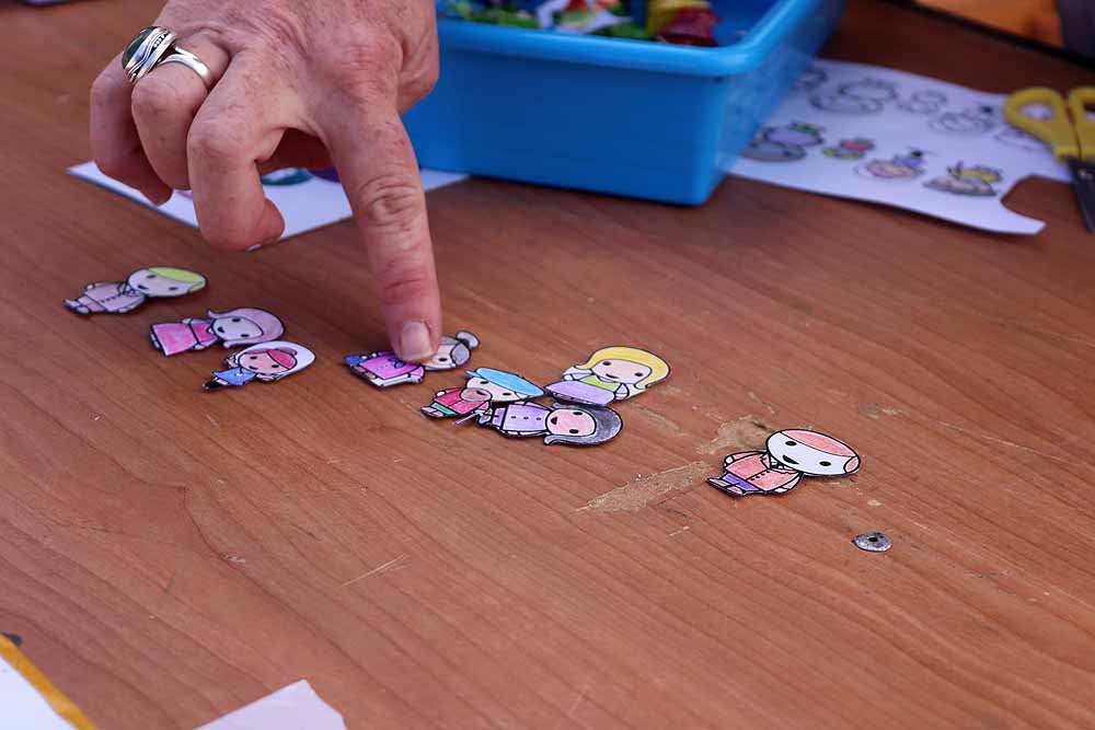 La Plaza Mayor de Burgos se ha llenado de familias en una jornada festiva, con juegos infantiles, actuaciones musicales, teatro y la presencia de asociaciones del ámbito familiar burgalés