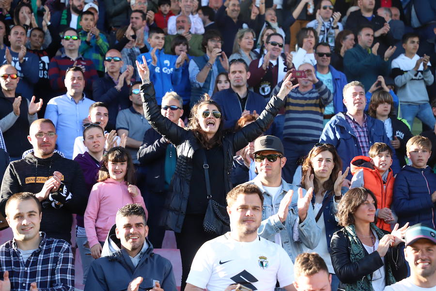 Fotos: La afición no ha parado de animar al Burgos CF en el partido de la salvación ante el Celta B