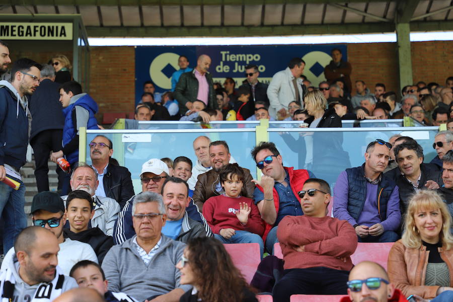 Fotos: La afición no ha parado de animar al Burgos CF en el partido de la salvación ante el Celta B