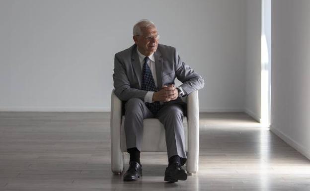 Josep Borrell durante la entrevista.