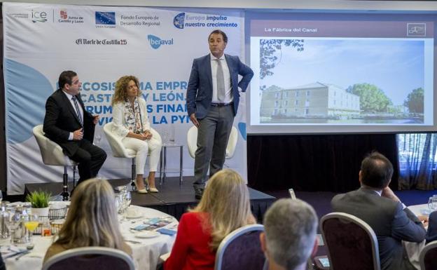 Fernando Velasco, Renata López y Fernando González durante su participación en la jornada. 