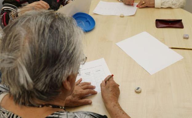 Bankia ayuda con 6.000 euros a la Asociación de Familiares de Enfermos de Alzheimer de Burgos