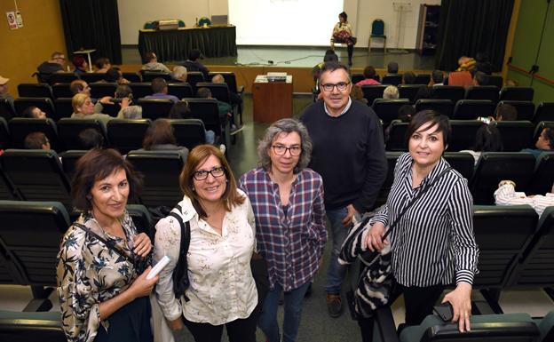 Responsables de asociaciones de Burgos y provincia con Asun Ortega, de la Fundación Conde Fernán Armentález; impulsora del encuentro. 