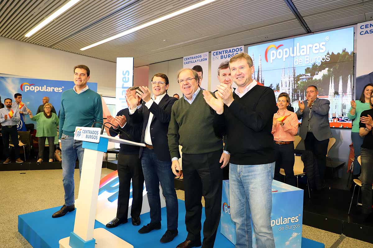 El candidato 'popular', Alfonso Fernández Mañueco, recoge el testigo del presidente de la Junta, aunque advierte que tiene que seguir su «camino»